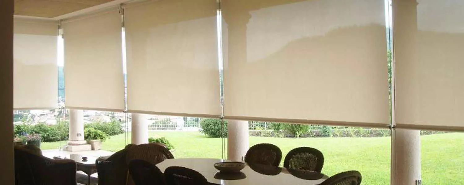 Tolmet toldos verticales para galería